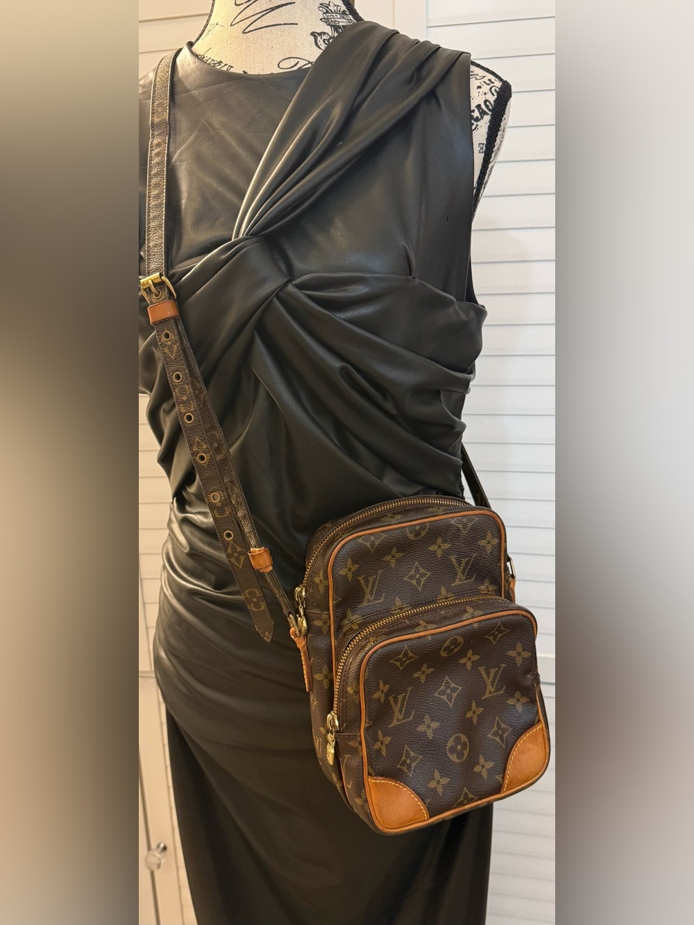 Vintage Louis Vuitton monogram Brown Amazone crossbody camera bag authentic EUC - Picture 3 of 16